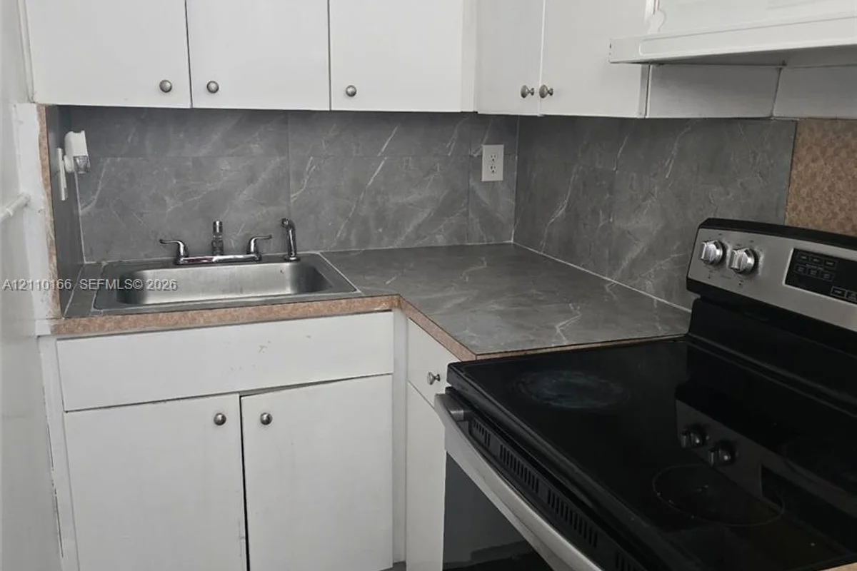 240 SW 11th Ave #2, Homestead: photo 1 of 8