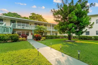 115 E Upminster E, Deerfield Beach: photo 1 of 13