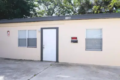 1106 22nd St, West Palm Beach: photo 1 of 15