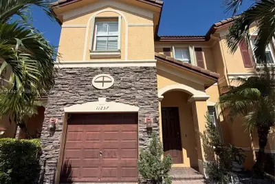 11257 NW 87th Ter, Doral: photo 1 of 30