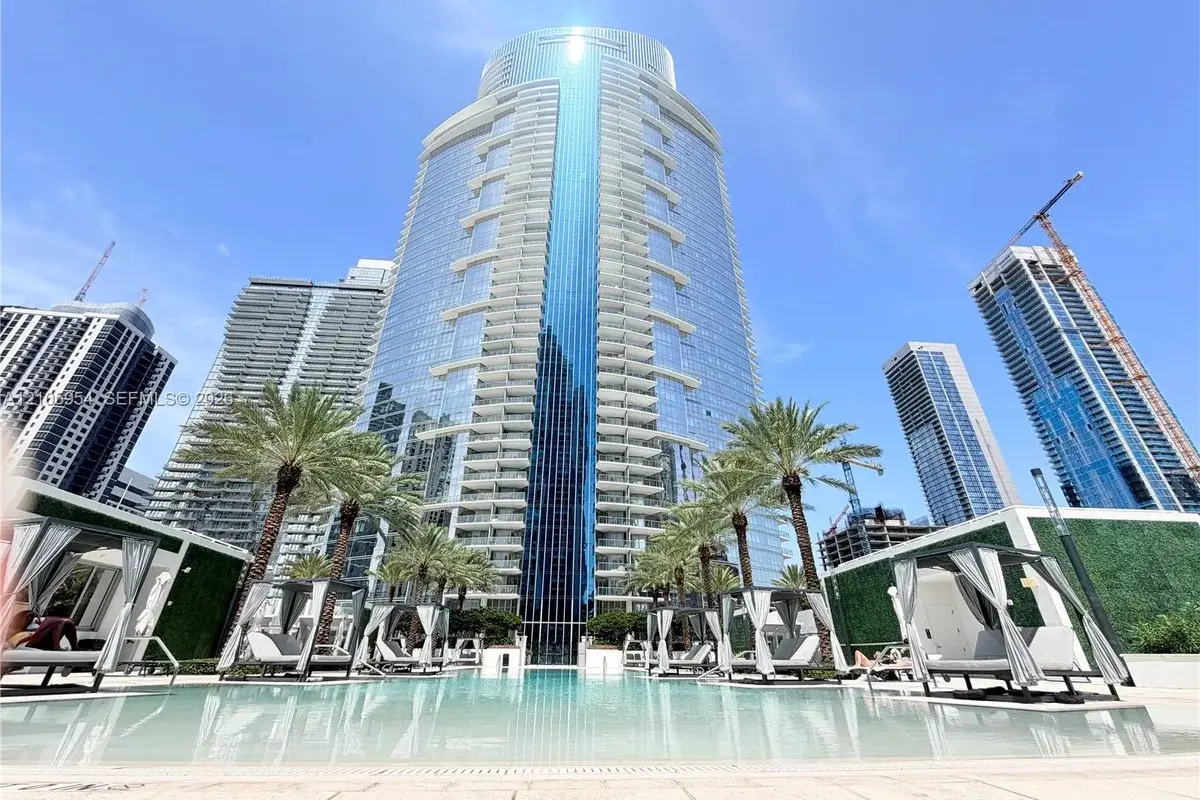 851 NE 1st Ave #2406, Miami: photo 1 of 76