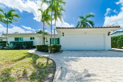 2160 NE 55th Ct, Fort Lauderdale: photo 1 of 45