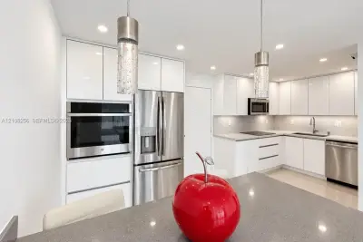 9350 Fontainebleau Blvd #110, Miami: photo 1 of 24