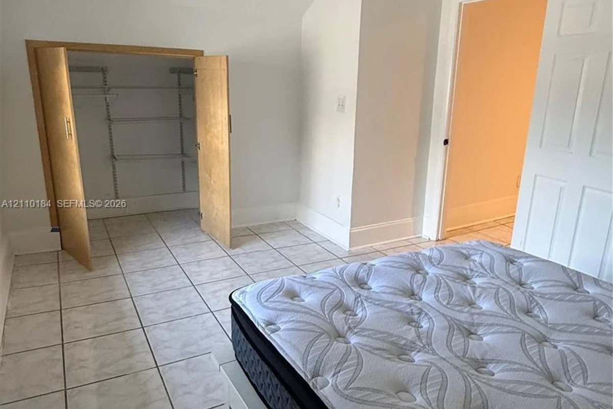 427 SW 11th Ave #2, Miami: photo 1 of 12
