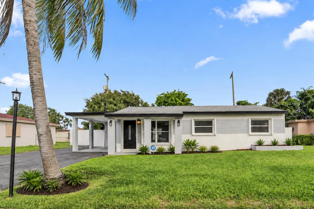 3851 NW 4th Pl, Lauderhill: photo 1 of 34