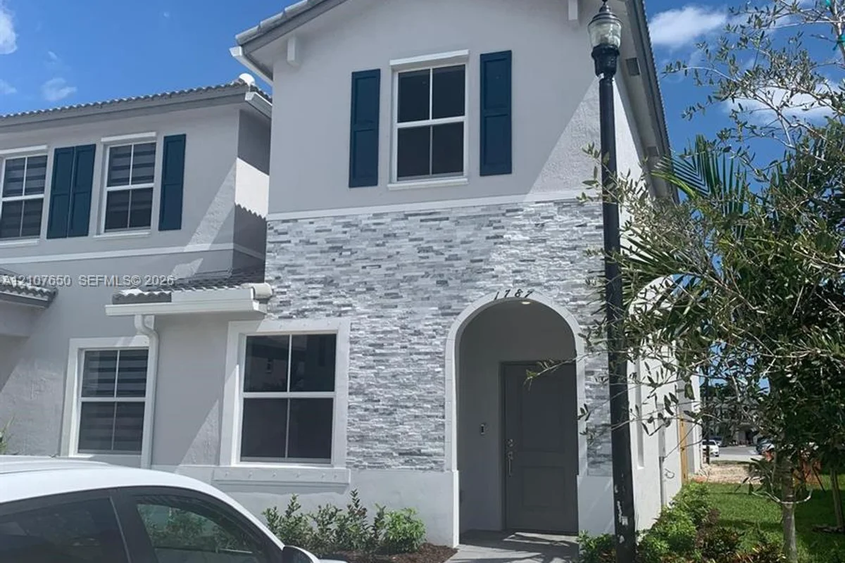 1787 SE 26th Ter, Homestead: photo 1 of 24