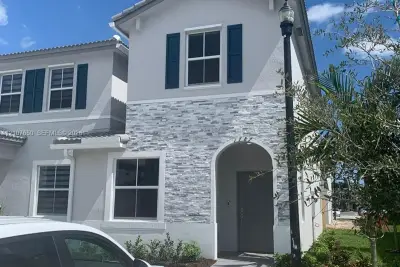 1787 SE 26th Ter, Homestead: photo 1 of 24