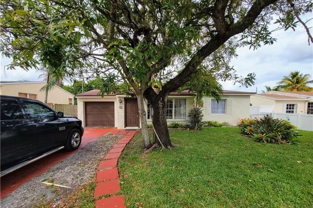 2531 Funston St, Hollywood: photo 1 of 15