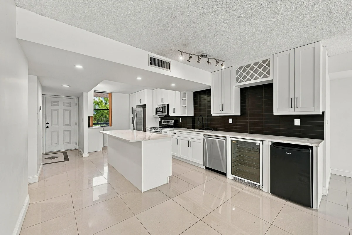 2768 Carambola Cir S #302, Coconut Creek: photo 1 of 55