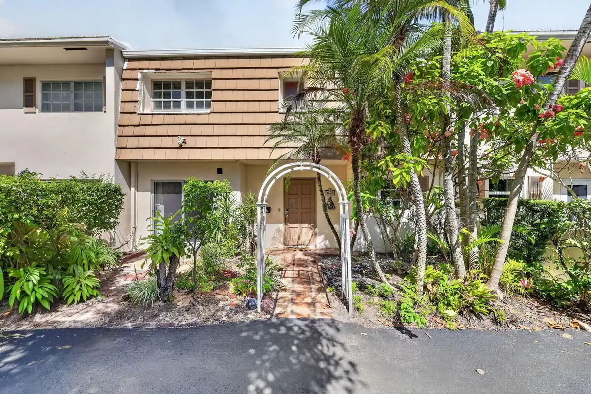 3107 N Palm Aire Dr, Pompano Beach: photo 1 of 62