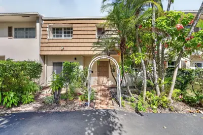 3107 N Palm Aire Dr, Pompano Beach: photo 1 of 62
