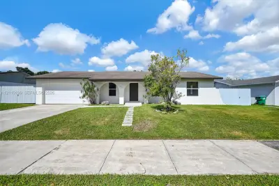 10741 SW 165th St, Miami: photo 1 of 51