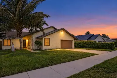 9712 SW 133rd Pl, Miami: photo 1 of 18