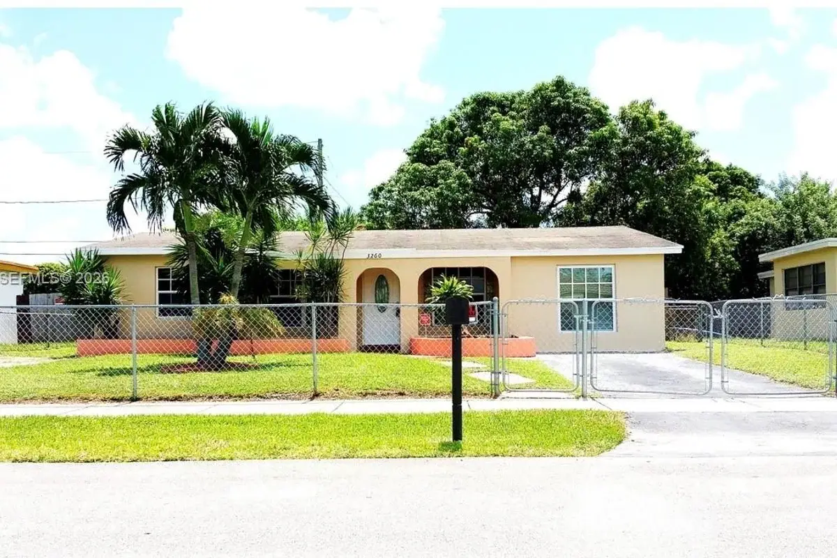 3260 NW 14th Pl, Lauderhill: photo 1 of 4