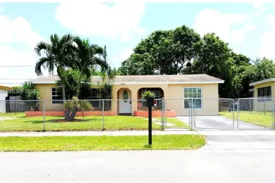 3260 NW 14th Pl, Lauderhill: photo 1 of 4
