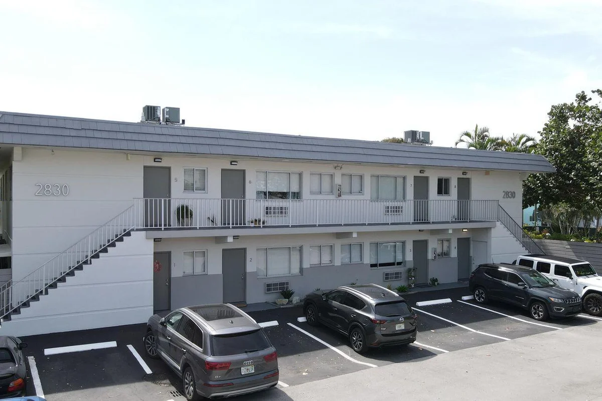 2830 NE 30th St #9, Fort Lauderdale: photo 1 of 12