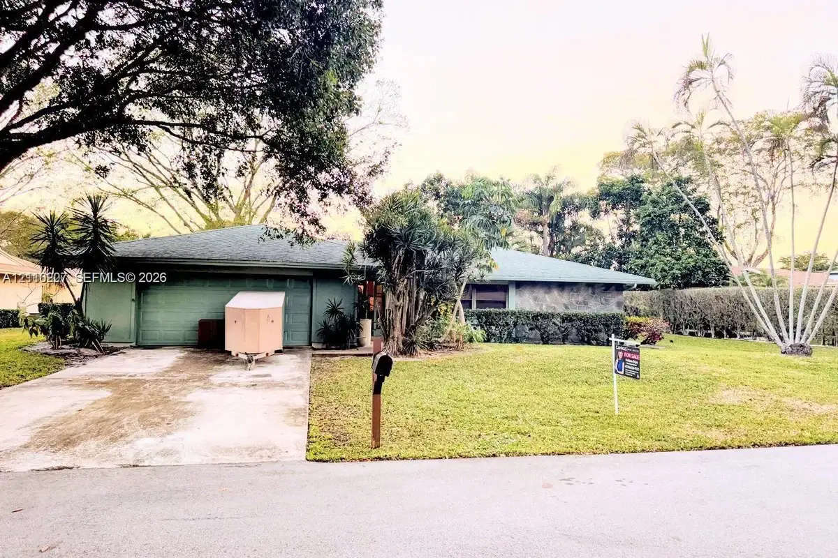 766 NW 24th Ave, Delray Beach: photo 1 of 32