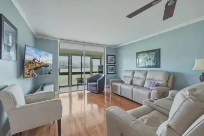 9411 N Hollybrook Lake Dr #108, Pembroke Pines: photo 1 of 50