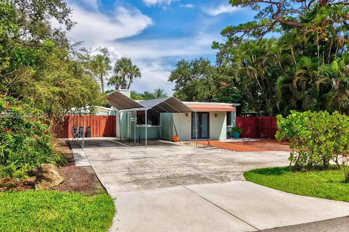 House in Fort Lauderdale: photo 1 of 40