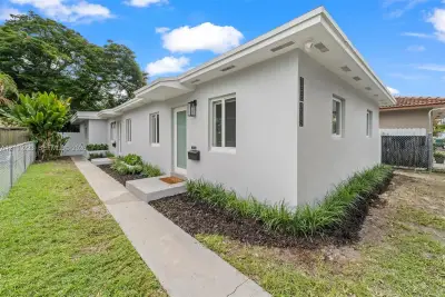 3502 SW 25th St, Miami: photo 1 of 16