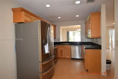 4447 NW 98th Ave, Doral: photo 1 of 7