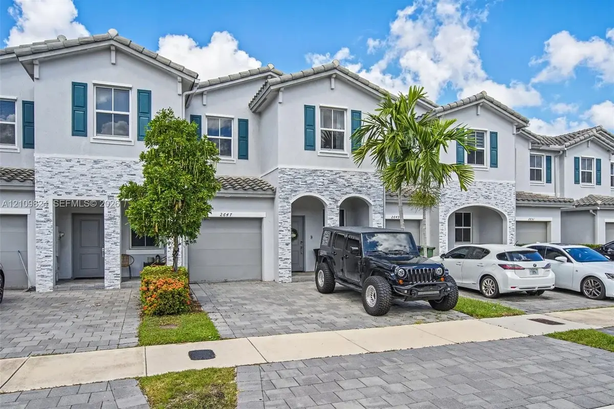 Townhouse in Homestead: photo 1 of 20