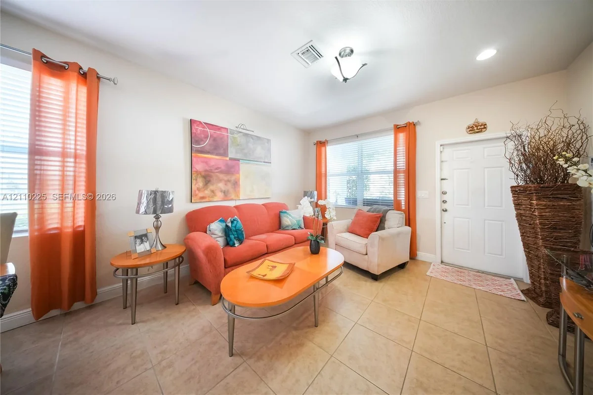 3076 SE 4th Ct, Homestead: photo 1 of 10
