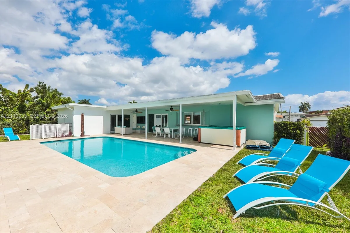 614 S Crescent Dr, Hollywood: photo 1 of 101