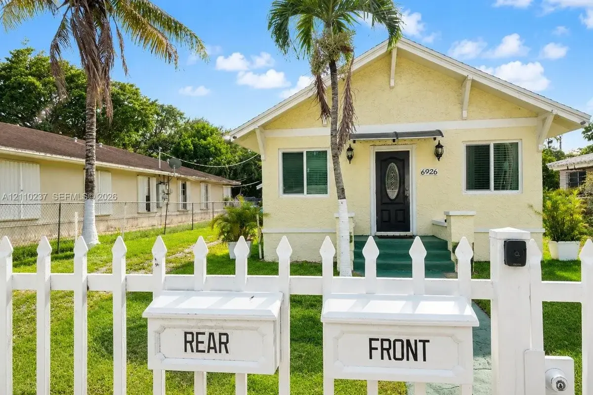 6926 NW 4th Ave, Miami: photo 1 of 20