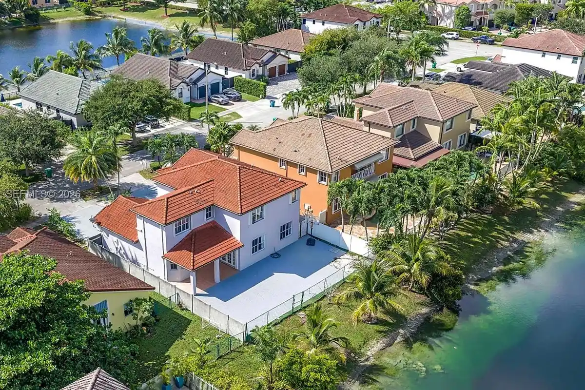 14843 SW 24th St, Miami: photo 1 of 30
