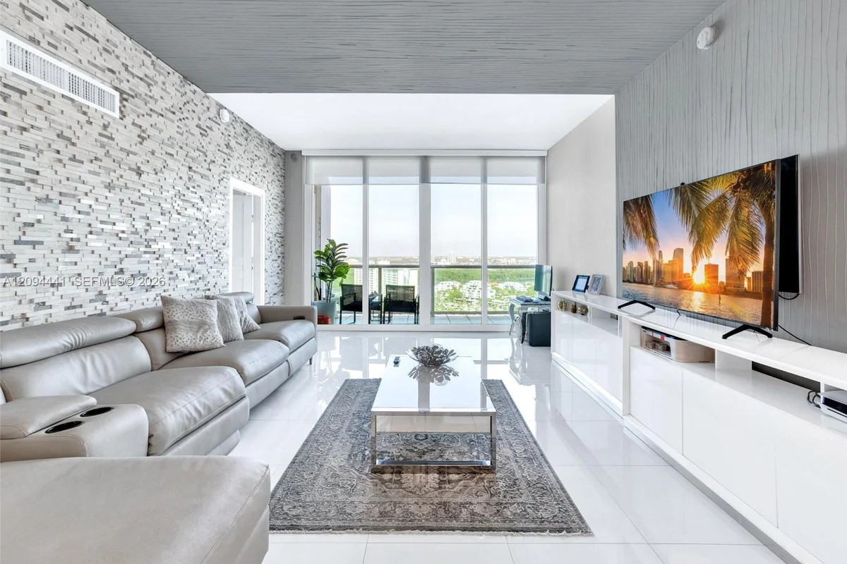 100 Bayview Dr #PH01, Sunny Isles Beach: photo 1 of 30