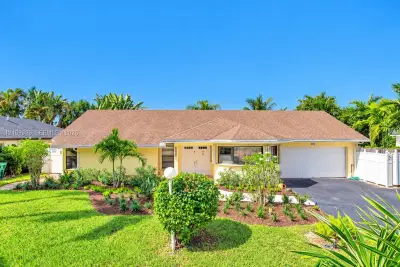 9630 SW 115th Ave, Miami: photo 1 of 49