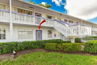 74 Newport Ct E, Deerfield Beach: photo 1 of 27