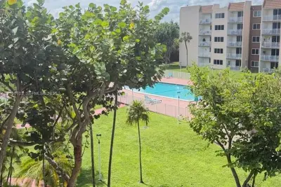 6930 Miami Gardens Dr #1-417, Hialeah: photo 1 of 20