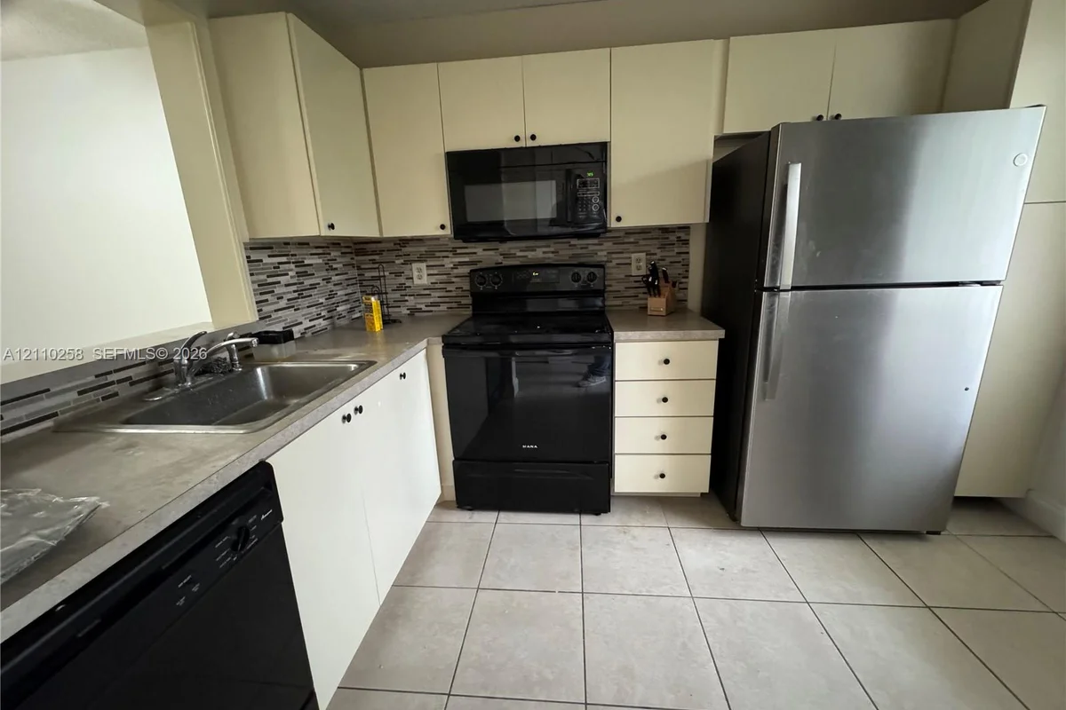 7760 NW 50th St #107, Lauderhill: photo 1 of 6