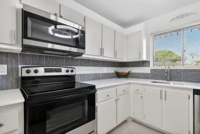 7770 Tahiti Ln #102, Lake Worth: photo 1 of 32