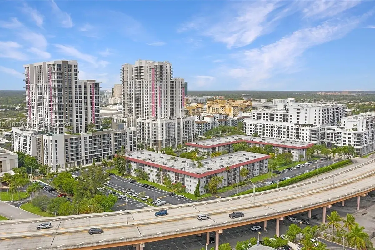 8101 SW 72nd Ave #311W, Miami: photo 1 of 18