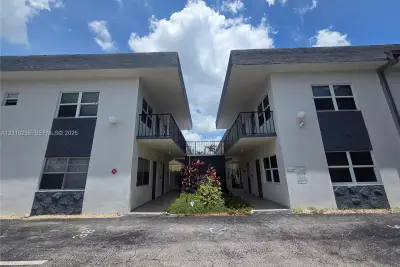 415 NE 2nd St #106, Hallandale Beach: photo 1 of 39