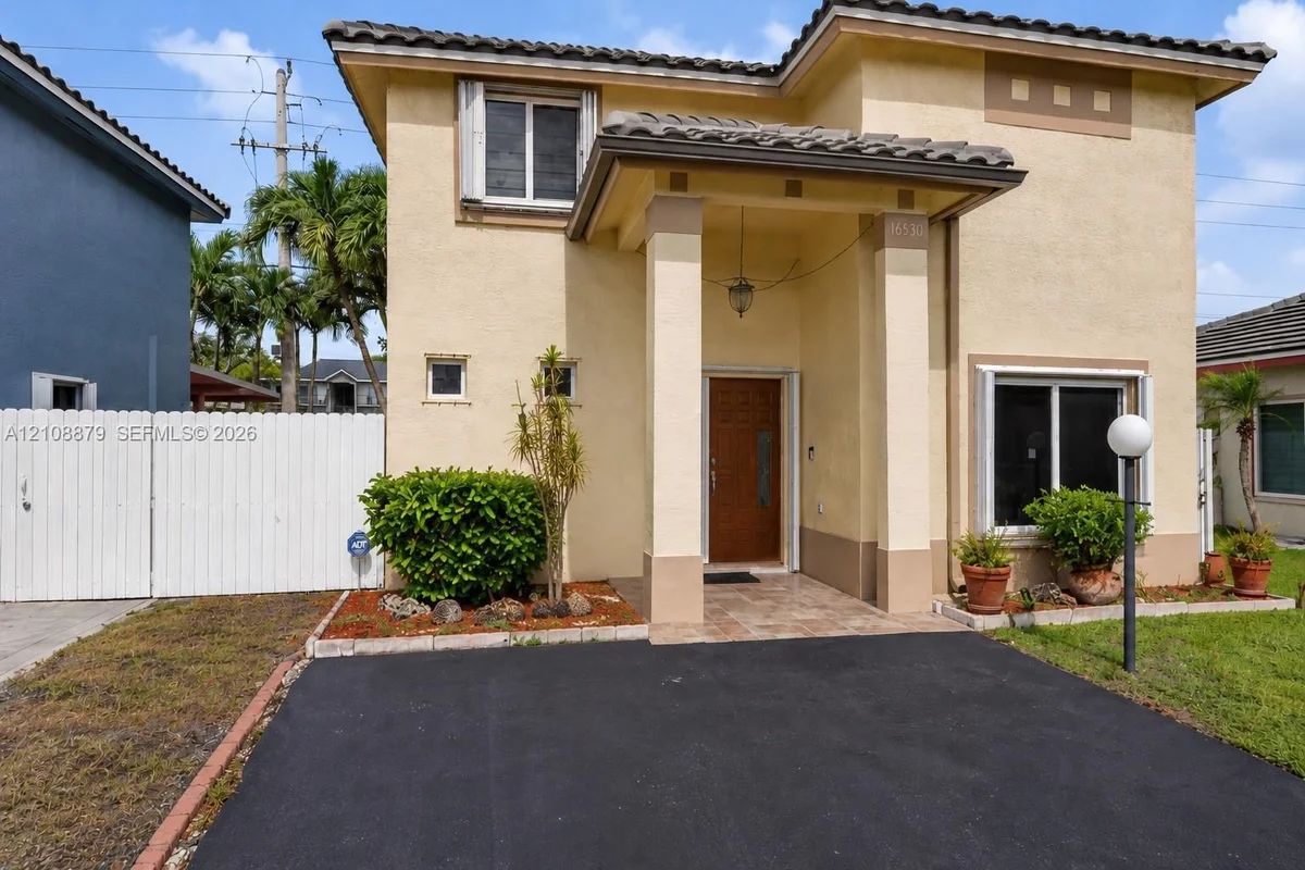 18536 NW 56th Pl, Miami Gardens: photo 1 of 18