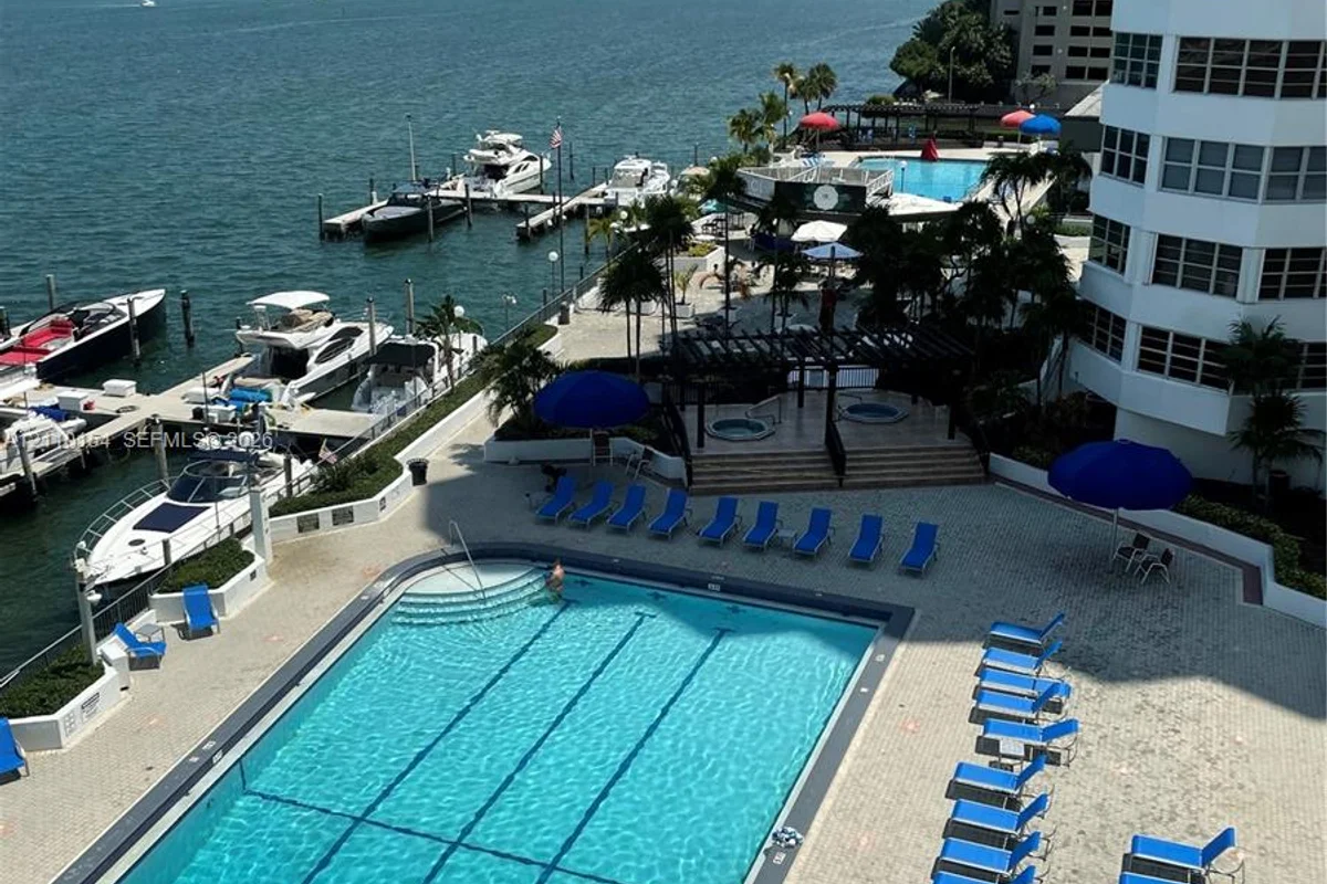801 Brickell Bay Dr #667, Miami: photo 1 of 8