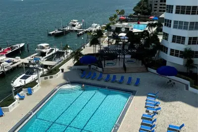 801 Brickell Bay Dr #667, Miami: photo 1 of 8