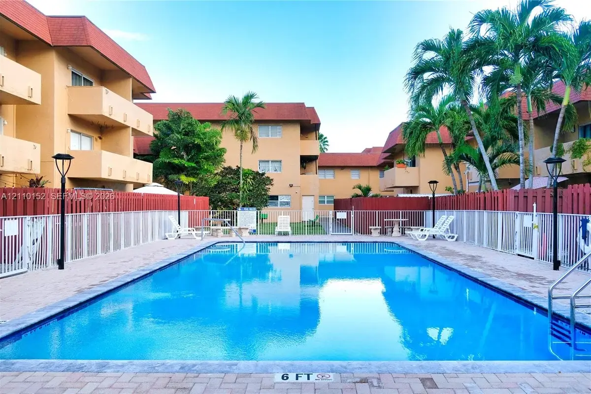 9962 SW 88th St #722-7, Miami: photo 1 of 23
