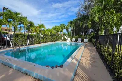 1601 S Federal Hwy #7, Lake Worth Beach: photo 1 of 11