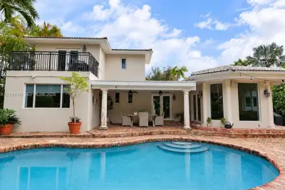 781 NE 73rd St, Miami: photo 1 of 39
