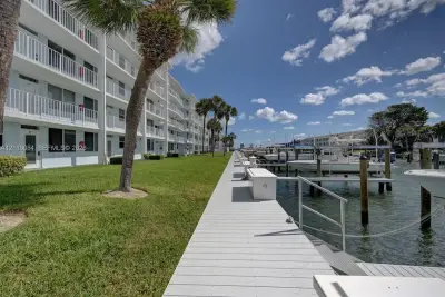 108 Paradise Harbour Blvd #111, North Palm Beach: photo 1 of 17