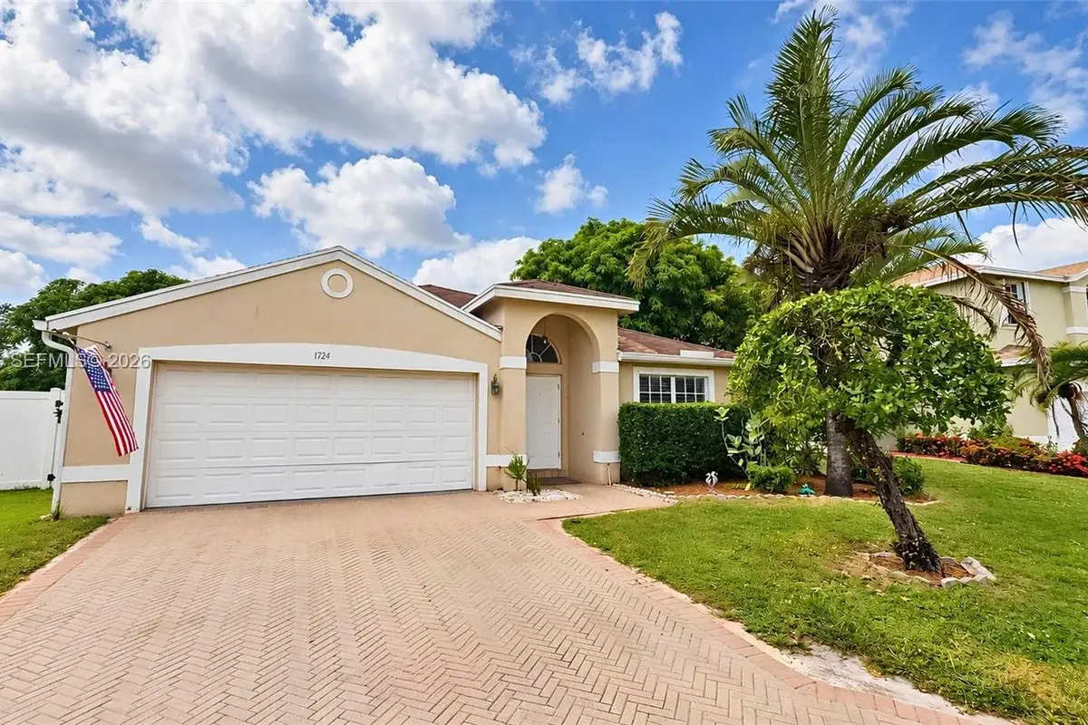1724 Sawgrass Cir, Greenacres: photo 1 of 6