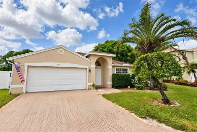 1724 Sawgrass Cir, Greenacres: photo 1 of 6