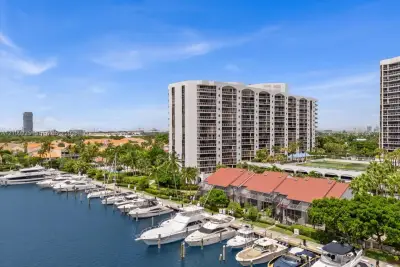 3610 Yacht Club Dr #805, Aventura: photo 1 of 4