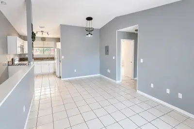 5800 W 18th Ln #205, Hialeah: photo 1 of 12