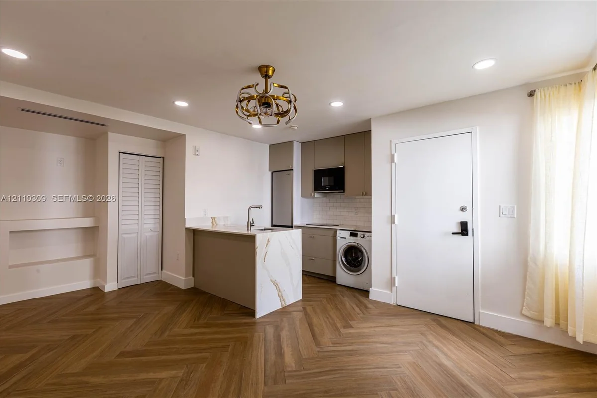 731 6th St #104-E, Miami Beach: photo 1 of 19